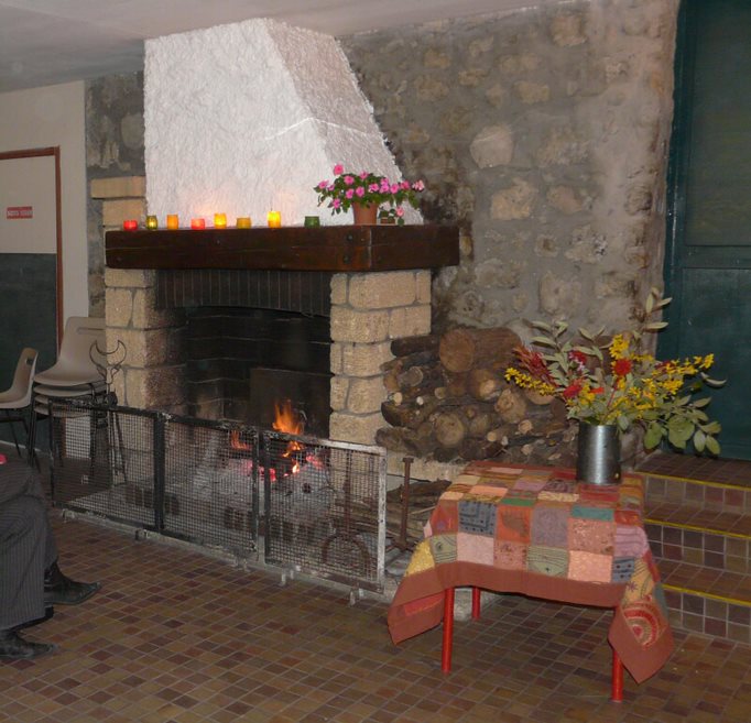 Une salle de 52 personnes pour vos événements au coin du feu.